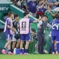 【Ｗ杯】飲水タイムで氷のうや扇風機使い暑さしのぐ　森保監督はジャケット脱ぐ姿も…蒸し暑いピッチ、試合開始１時間前の場内は気温２８度、湿度７８％