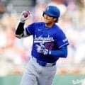 大谷翔平が電光石火の１７号先頭打者アーチ　現地中継では解説者も準備間に合わず？ベンチ前でフリーマンに耳打ちシーンも　接戦制しド軍は５０勝到達！