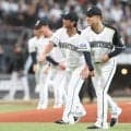 【日本ハム】小笠原道大、金子誠、鶴岡慎也、田中賢介がそろってファーストピッチ