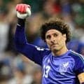 メキシコ４０歳ＧＫオチョア、Ｗ杯４大会連続出場を胴上げで祝われる…自国で歓喜の１２分間プレー