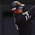ソフトバンク　顔面死球の石塚綜一郎が手術　競技復帰まで４週間ほどの見込み