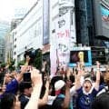 　【Ｗ杯】渋谷スクランブル交差点どんちゃん騒ぎ　あきれ声と歓喜「まだこんなのやってんのか…」「決勝Ｔ進出よかったねー！」