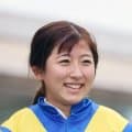 今村聖奈騎手、印象激変の華やか洋服姿に反響「超可愛い」「どこのタレントさんかと」ピンクのシャツ＆ショートパンツ