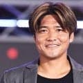 そっくりすぎるｗ「芋洗坂係長？」大久保嘉人氏がメガネで白シャツインの男性ショット投稿→正体はまさかの元人気力士に衝撃ｗ