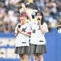 「やばい・・・凄まじくかわいいし声もいい」ＺＯＺＯマリン降臨の赤髪＆黒髪人気美人声優に反響　スカートなびかせ可憐投球「なかなかいいフォーム」「最高に輝いてた」