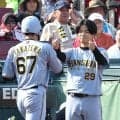 阪神・高橋遥人　リハビリ期間中は「よく面倒を見てもらった」長年自主トレを共にしてきた師匠・岩崎の存在