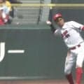 カープOBも脱帽「前に飛ぶ上手さ、勇気が抜群」 魅せた“超絶美技”…広島29歳外野手にファン「現状カープの外野守備No.１」