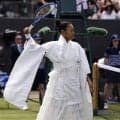 【ウィンブルドン・テニス】大坂なおみ　真っ白なまるで振り袖のような上着にロングスカートで登場　観客は大興奮