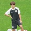 【Ｗ杯】左膝負傷の久保建英、ベンチから戦況を見守る　アップではボール出しのサポートや仲間を鼓舞する様子も
