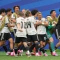 「退場出そう」「気をつけてくれ」ボランチ佐野＆鎌田がイエローカード　SNSで心配の声が続出