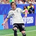 【Ｗ杯】３３歳の伊東純也、４年後の大会へ言及「自分から辞める選択肢はない。使えなくなって呼ばれなくなるくらいがちょうど良い」