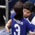 「なんて尊い」守備の要の日本代表DF、女優妻との試合後ハグショットが話題「ぐっとくる一枚」「本当にこの夫婦は別格に素敵」【W杯】