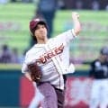【楽天】野球好き芸人のエバースがセレモニアルピッチ、佐々木隆史がノーバン投球