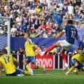 「マジで次元違うやん」エンバペのスーパーゴールにスウェーデン全選手“あ然” GKも…立ち尽くし、天を見上げる衝撃光景【W杯】
