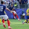 「防ぎようがない」エムバペの“理不尽ゴラッソ”にW杯解説もお手上げ「これをやられたら…」なす術ない一撃に“解答”出ず