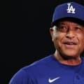 大谷翔平、1000勝達成のロバーツ監督と熱い抱擁　試合後に笑顔でハグ　史上最速の到達に貢献