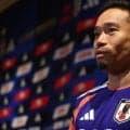 長友佑都、妻で女優の平愛梨と観客席で愛あふれるハグ「マンマ・ミーア！」試合後２ショット話題