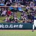 【ヤクルト】サンタナが打球を見失い、落下点に入れず　日没のころで見えづらい時間帯