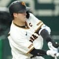 巨人・岸田の左腕に空振りしたバットが当たる　危険スイング適用外　解説の元巨人正捕手「絶対データがあるはず。距離感をちゃんとしないと」