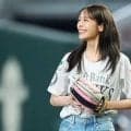「顔ちっさ！」大暴投に“照れ照れ”…170cmモデル美女に仰天「世界一かわいい」「何頭身ですか」