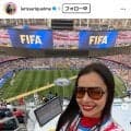 胸の谷間に携帯電話で有名に　躍進パラグアイのセクシーサポ「W杯永遠の恋人」独紙で特集