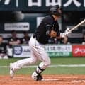 【ロッテ】安田尚憲の右中間への打球がフェンスに挟まる珍二塁打