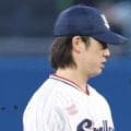 ヤクルト　ショート・長岡に折れたバットが直撃　まさかのアクシデントに神宮騒然　ベンチへ下がって治療も再びグラウンドへ　スタンドは大歓声