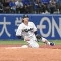 ヤクルト　ショート・長岡に折れたバットが直撃　まさかのアクシデントに神宮騒然　ベンチへ下がって治療も再びグラウンドへ　スタンドは大歓声