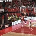 韓国代表を崩した！バスケ日本代表・渡邊雄太、神連携→“豪快スラムダンク”炸裂「シカゴ・ブルズやん」華麗すぎるスーパープレーに場内騒然