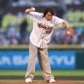 狩野英孝がマエケン体操披露　始球式に登場「お客様のハートはつかめたと思う」