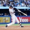 【ヤクルト】ドラ６石井巧がプロ初本塁打、神宮では「大学時代も…１本も打ったことない」