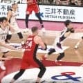 一体、何を…！？ バスケ日本代表・齋藤拓実、相手をハメる“神ムーブ”→ロングパス炸裂！ 瞬き厳禁… 韓国代表を一瞬で崩壊させたプレー