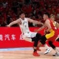 中国選手が大混乱！日本代表PGの“神パス”が脚光「味方同士でぶつかってるやん」「ここしかないコース」【バスケW杯予選】
