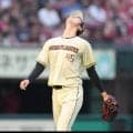 日本ハム　新庄監督が２回で異例の投手交代　先発・福島から上原へスイッチ　４安打３失点でリード許し