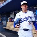 大谷翔平らの後にキョロキョロ…日本の524億円男を探すド軍監督　ロッカーに大集合で祝福の時