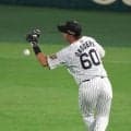 阪神　まさかの幕切れに甲子園どよめく　左飛でゲームセットのはずが小野寺が痛恨落球→次善の処理で打者走者を一塁タッチアウト　逃げ切るも「しっかり守らないといけない」