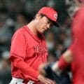広島　新井監督が野間のダブルエラーに「語るに値しないプレー」「使っている私がすべて悪い」ラストプレーにも言及「自らチャンスを手放すようなプレーは」