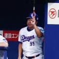 【中日】ベンチ内にピンクのつり革、井上監督がたびたびつかまる姿も　現在は名古屋鉄道が提供
