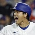 大谷翔平、バットを飛ばし苦笑い　珍事にスタンドどよめく　フルスイングして手から離れ一塁側防球ネットに当たり転がる　解説者驚き「初めて見ましたね」