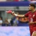 【Ｗ杯】スパイクのかかとに穴が！ポルトガルＭＦネトが試合中に交換「靴ずれしていますね」「初めて見た」ネットざわつく