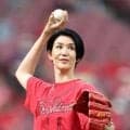 プリンセス・メグこと栗原恵さんが始球式　お見事ノーバン投球に笑顔