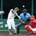 ７２日ぶり実戦復帰の阪神・近本光司　いきなり初球攻撃！中飛に終わるも力強いスイング　おなじみ登場曲に大歓声