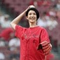 【広島】元バレーボール日本代表・栗原恵さん始球式きれいなオーバースローから外角低めにズバッ