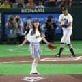 ももクロ・佐々木彩夏がショーパン姿で始球式　大きく振りかぶって豪快投球もスリーバウンド　球場全体からの拍手に満面の笑み