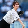 【ロッテ】女優でモデルの新谷姫加が始球式で笑顔　冠協賛三沢市の出身　　　
