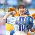 【DeNA】志田未来がスリーバウンド投球「筋肉痛になるくらい準備」セレモニアルピッチ