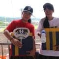 【高校野球】大津商マネジャーコンビが暑さ対策　保護者にうちわや凍らせたドリンク配る／滋賀