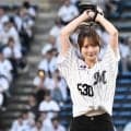 「美しすぎるだろうよ！」28歳女優が“黒ショーパン”で…ノーバウンド投球「激烈に美しいです」「天使かよ！」