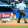 高校で野球デビュー3カ月　淵江の金杉選手が本塁生還し、雄たけび