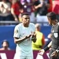 【Ｗ杯】エムバペ、主審に「混乱させられた」ＰＫ前に３分待たされる→失敗「集中力が途切れた」「こんなの初めて」